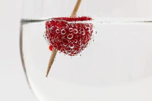Bulles d'acide citrique dans l'eau, effet effervescent