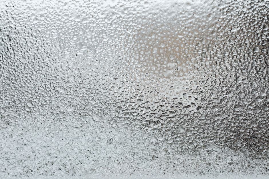 Givre accumulé à l’intérieur d’un compartiment congélateur
