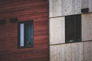 Facade en bardage composite vertical clair