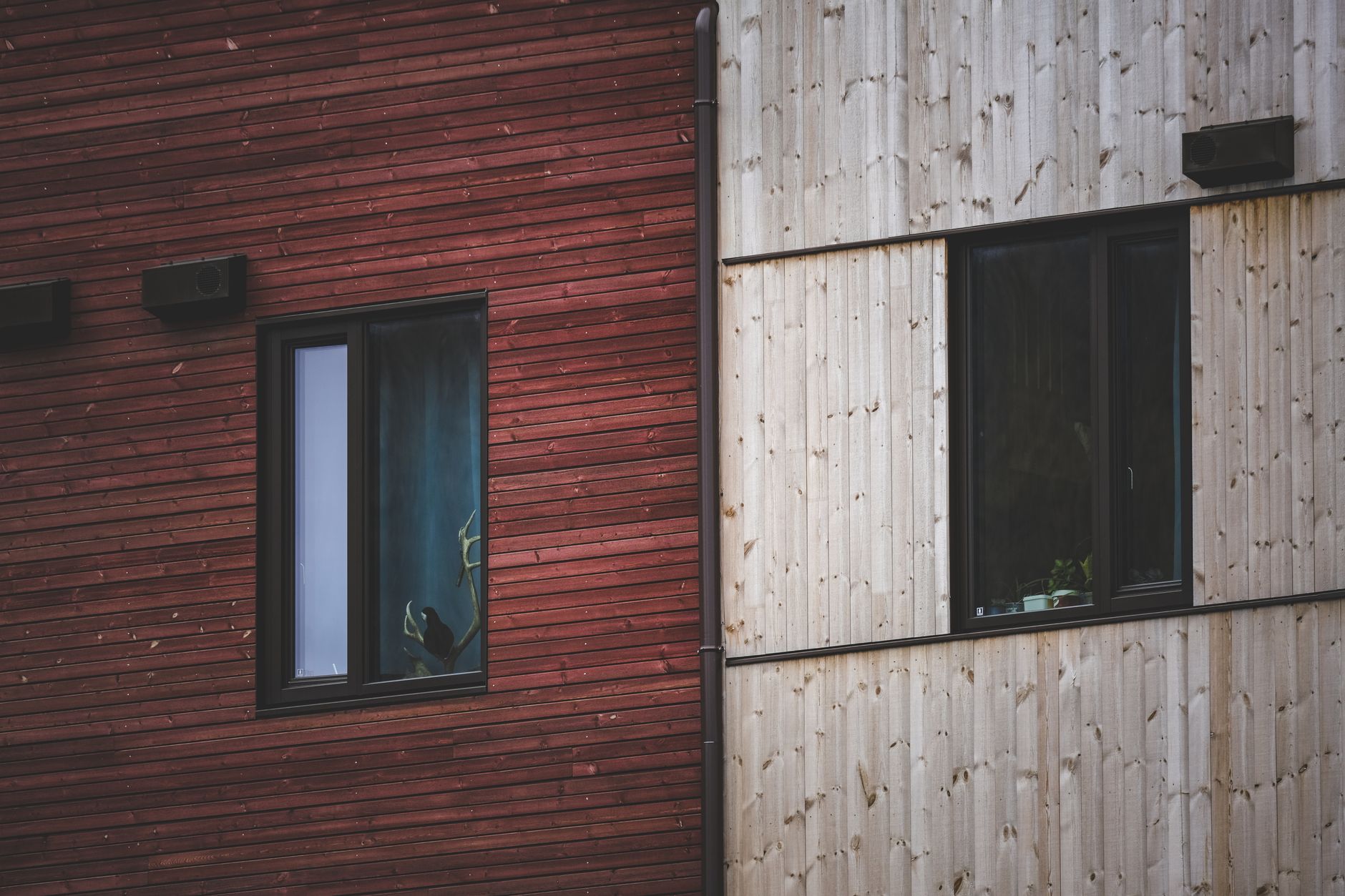 Facade en bardage composite vertical clair
